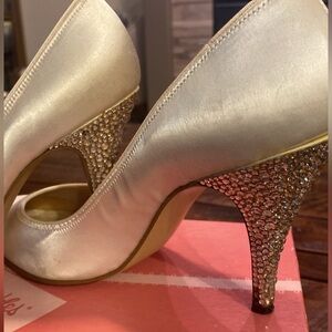 Dyeables Gold Studded Heels 3.5" size 8